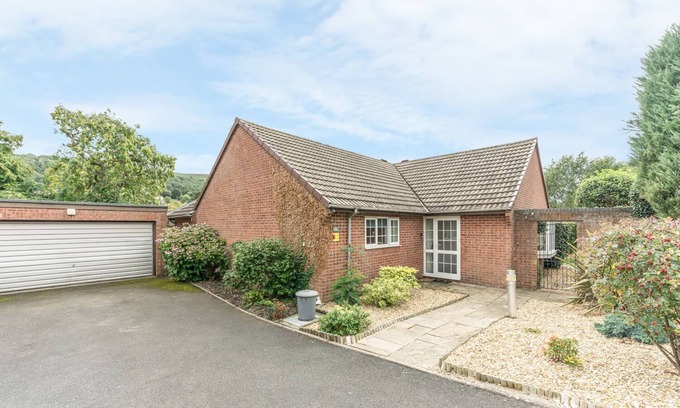Church Stretton Cottage | SUNNY CORNER, pet friendly, with a garden in Church Stretton