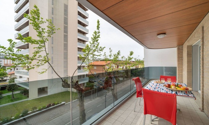 Lignano Sabbiadoro Apartment | Sunny getaway with a beautiful terrace in Lignano
