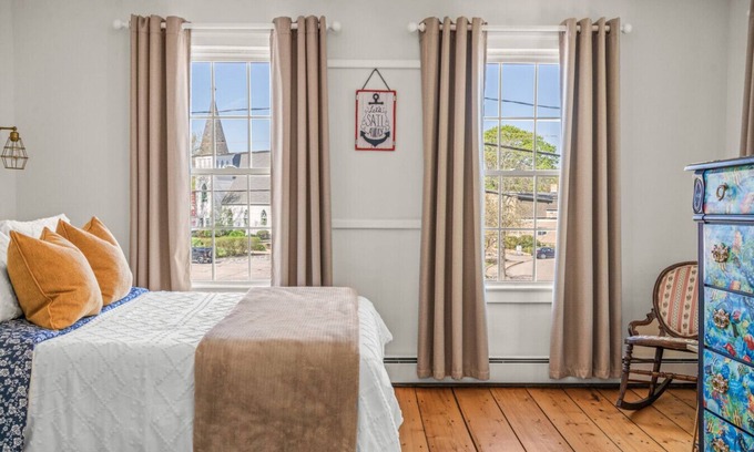 Mystic - New London House | Sunny Historic 3BR Townhouse in Mystic’s Downtown