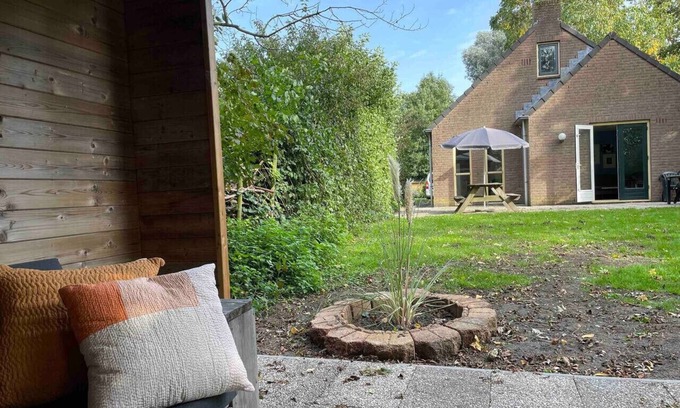 Ewijk House | Sunny luxury bungalow with large garden