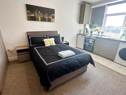 West Hendon Apartment | Sunny Modern, Private Apartment,15 Mins To Central London