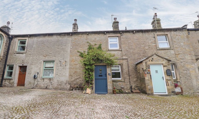 Grassington Cottage | SUNNY MOUNT COTTAGE, with a garden in Grassington