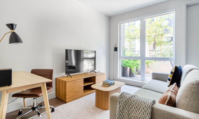 Mountain View Apartment | Sunny Mountain View Studio w/Gym & W/D, near 280 & 101, by Blueground