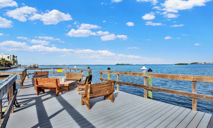 Palm Harbor Condo | Sunny Oasis Scape