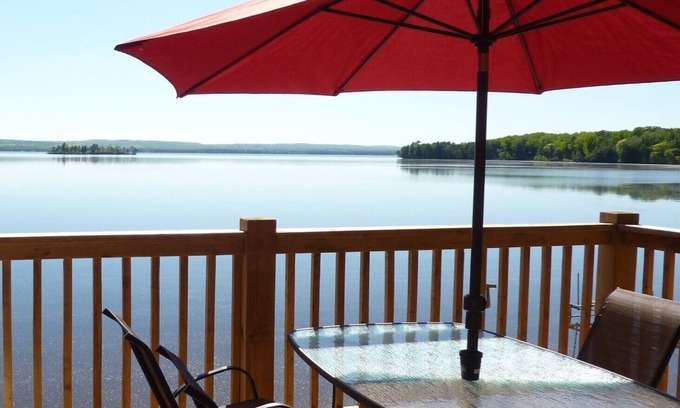 Killaloe Cottage | Sunny Peaceful Log Cabin SW Exposure, Sandy Beach and Sunsets