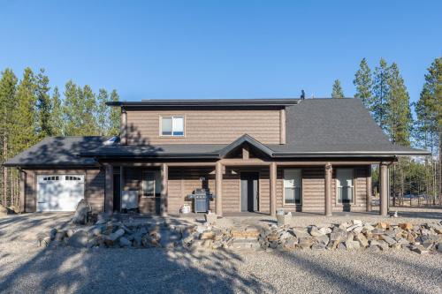 Valemount House | Sunny Peaks