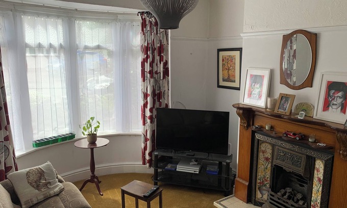 Prestatyn House | Sunny Prestatyn in the heart of this beautiful beach town close to the mountains