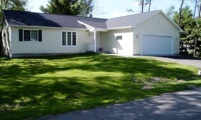 Lake Delton House | Sunny Retreat at Springbrook Resort