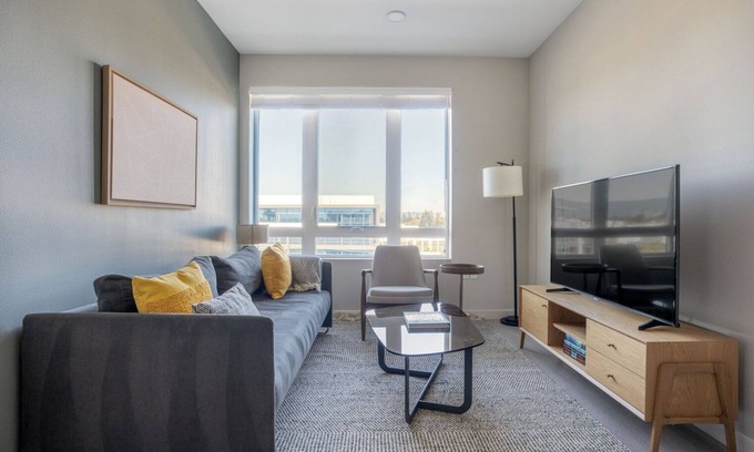 Santa Clara Apartment | Sunny Santa Clara 1BR w/Gym, Pool & Cabanas, nr Costco, by Blueground