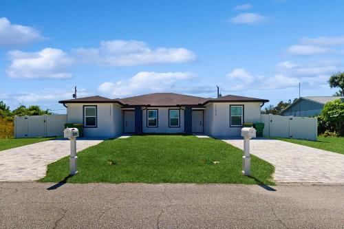 Englewood East House | Sunny Shores