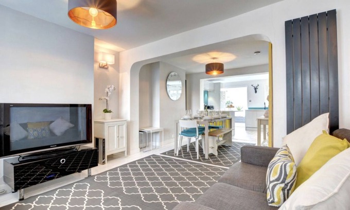 Brighton City Centre House | Sunny Side House - Great Central Location, Modern & Homely.