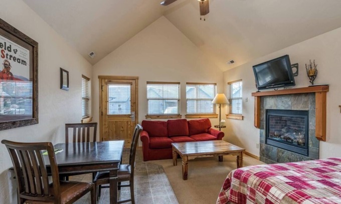 Sandpoint House | Sunny Side Up - Courtyard Beach Bungalow