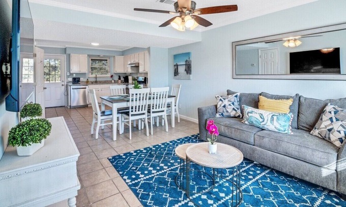 Sunset Pass House | Sunny Skies at Don Carlos