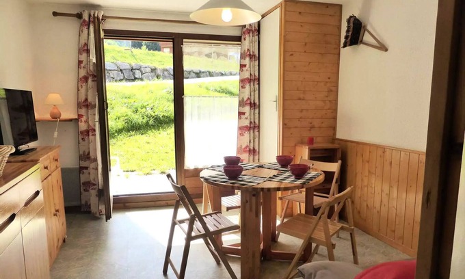 Beaufort Apartment | Sunny studio cabin at the foot of the Planay slopes and ESF kindergarten