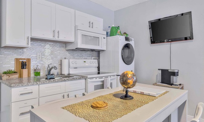 Tampa Apartment | Sunny Tampa Home Near Downtown Stadiums