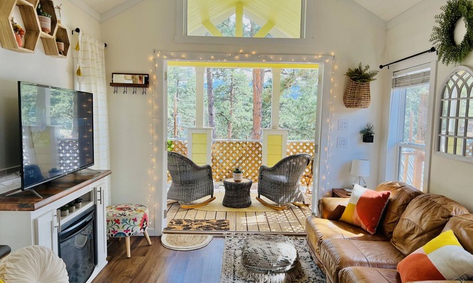 Woodland Park House | Sunny Treetop Tiny Home! Beautiful Pikes Peak View!