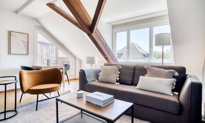 Sihlfeld Apartment | Sunny Wiedikon 2.5 Room w/Storage, 1 min to Market, by Blueground