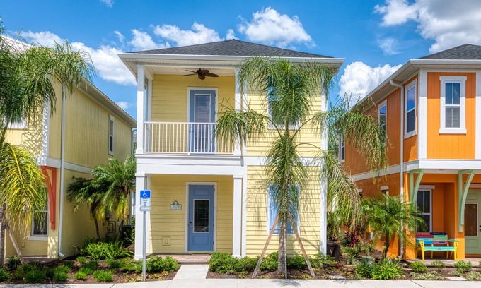 West Kissimmee Cottage | Sunny Yellow Cottage near Disney with Margaritaville Resort & Island H2O Access.