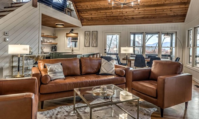 Unaka Cabin | Sunrise and Stardust - Hot Tub | Mountain Views | Screened Porch |