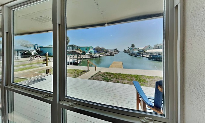 Palm Harbor Cottage | Sunrise Bay