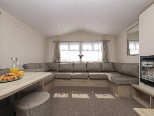 Looe House | Sunrise Caravan by Belvilla
