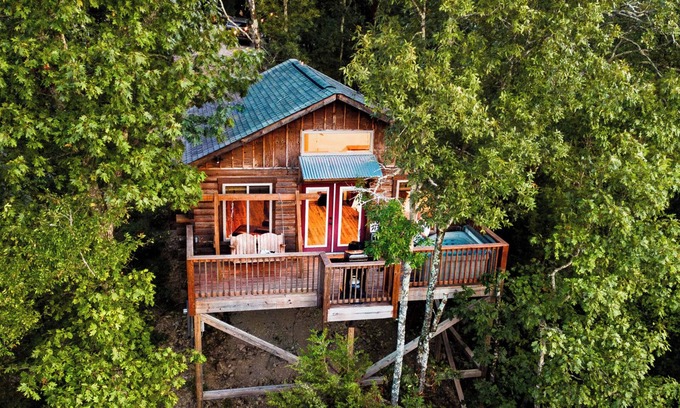 Mid America Cabin | Sunrise Point Treehouse - Starlight Haven