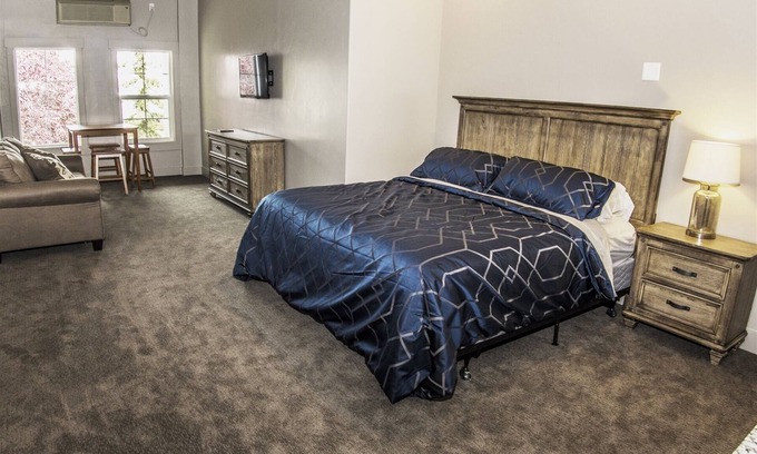 Harbor Village Condo | Sunrise Resort Room #309 | 1 Bed, 1 pullout, 1 Bath