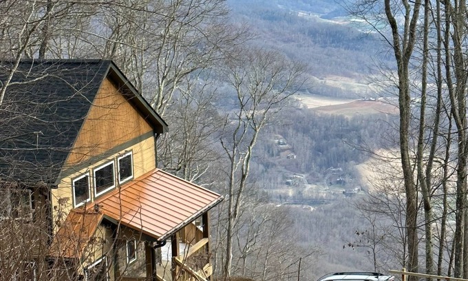 Maggie Valley House | Sunrise Vista, ~5000 ft Elevation, Rare VIEW to die for, stay above the Clouds n