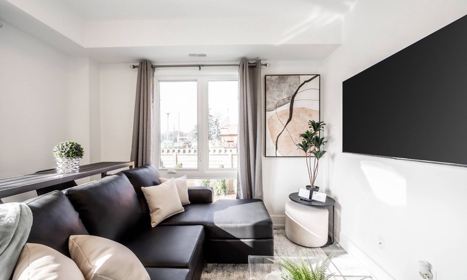 Niagara Falls House | *Sunrise x Falls* An Immaculate Stacked Town + Parking