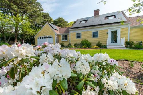Eastham House | Sunroom Mins to Beaches Views of Marsh
