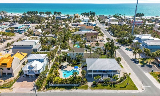 Anna Maria Cottage | SunSalt Cottage~5 min to Beach, Shops & Restaurants~PrivatePool