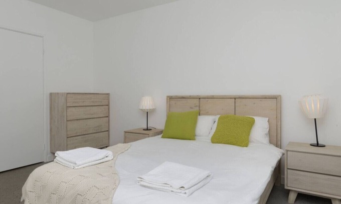 Marmion Apartment | Sunset Apartments - ‘Green’ gnd flr apt! 1BR.