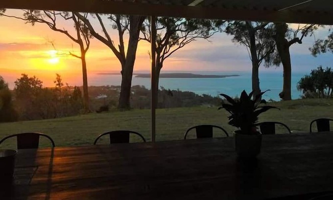 Dunwich House | Sunset Spectacular 180° City Skyline & Water Views