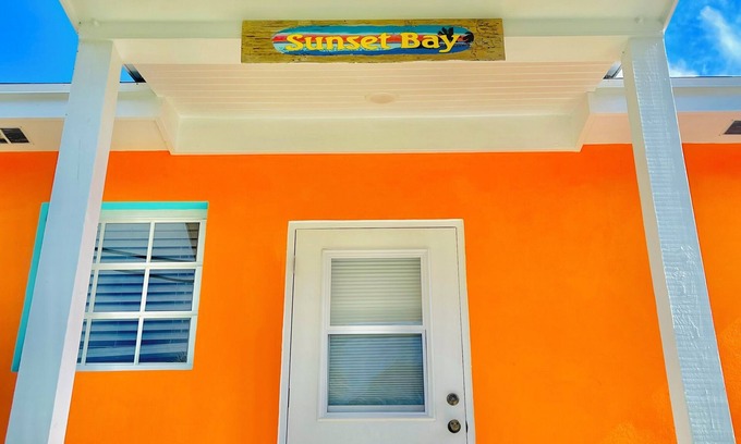 Spanish Wells House | Sunset Bay - Charming 1-Bedroom House with Ocean/Canal Views