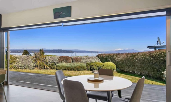 Wharewaka Apartment | Sunset dreamer Summar