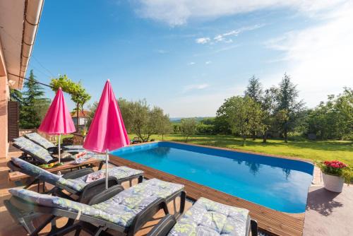Topid House | Sunset holiday home with pool and large, mature garden