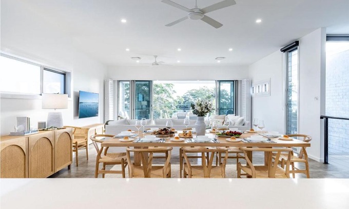 Soldiers Point House | Sunset Jewel - 7a Cromarty Road, Soldiers Point - Ocean Views, Breathtaking Sunsets, Linen, AIR CON & Wi-Fi