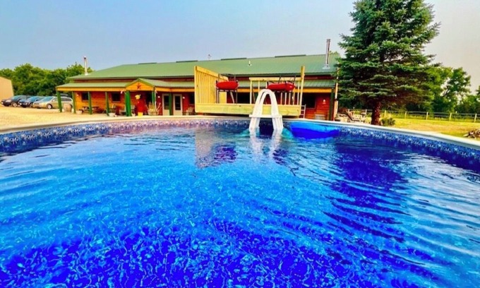 Harpers Ferry Cabin | Sunset Lodge. 10 Bedroom Cabin w/Pool & Outdoor Hot Tub