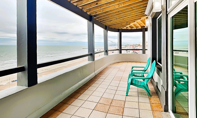 San Jacinto Condo | Sunset On The Seawall #1 | Pet Friendly, Beach Views + Beach view