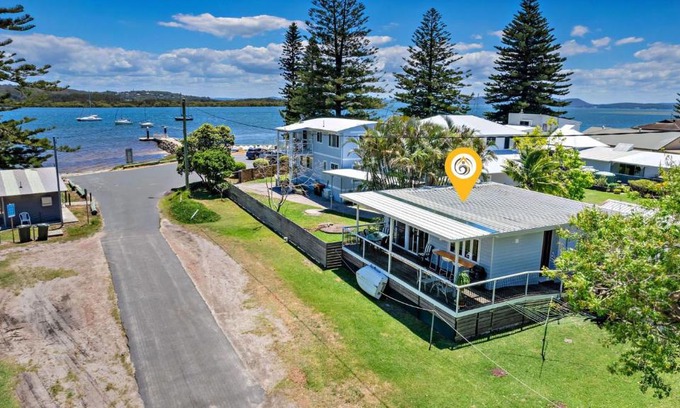 Taylors Beach House | Sunset Sails Taylors Beach NSW
