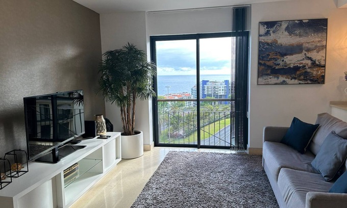 Sao Martinho Apartment | Sunset Seas View Modern T1 Self Catering Apartment