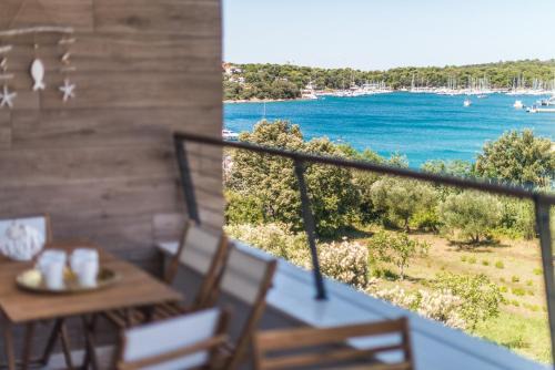 Pjescana Uvala Apartment | SUNSET VALA new beachfront apartment Pjescana Uvala - Medulin - Pula