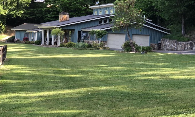 Cosby House | Sunset View Estate, a farm setting, upscale house.