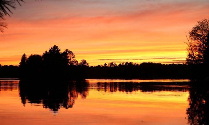 Tomahawk House | Sunset View Lake Home on Lake Mohawksin, Sand Frontage