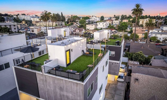Silver Lake House | Sunset Views from Private Rooftop in Luxe Townhome