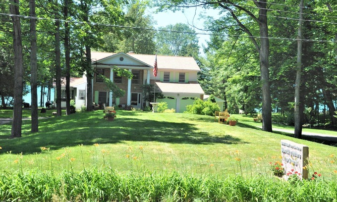 Clam River House | Sunsets,140' on Torch Lk,Lg Dock,Hot Tub,Tennis/Pickle Crt,Kayaks,Play/swing set