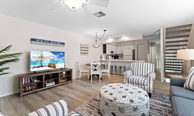 Holmes Beach Condo | Sunsets & Daydreams – Good Times & Sunshine!