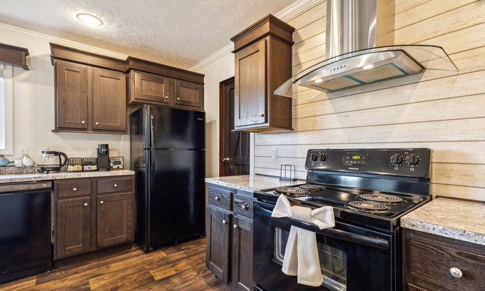 Port Clinton House | Sunsets & Serenity: Port Clinton Waterfront Stay 3 Bedroom Home