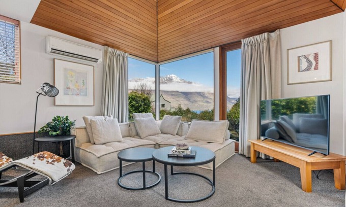 Sunshine Bay House | Sunshine Bay Lake Views