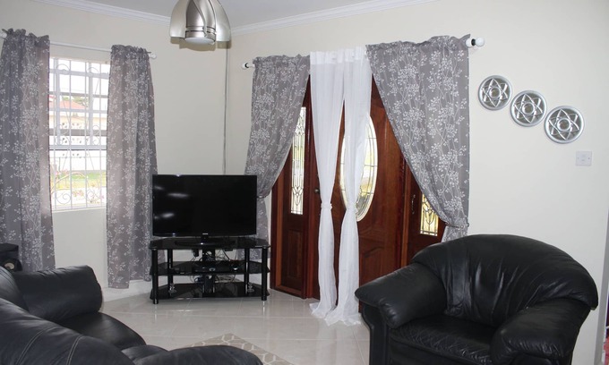 Lead Vale House | 🌞SunSpot Family Home